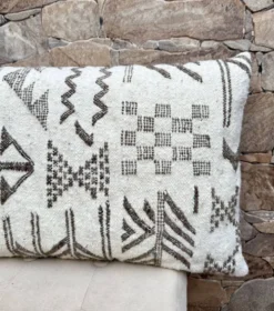 Housse de coussin artisanale en laine berbère : Coussin Kilim marocain