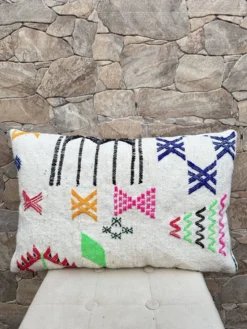 Housse de coussin artisanale marocaine en laine berbère