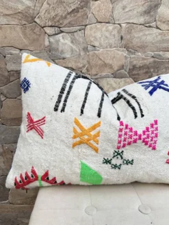Housse de coussin artisanale marocaine en laine berbère