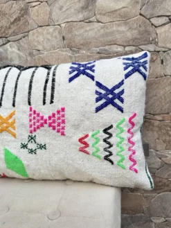 Housse de coussin artisanale marocaine en laine berbère