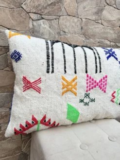Housse de coussin artisanale marocaine en laine berbère
