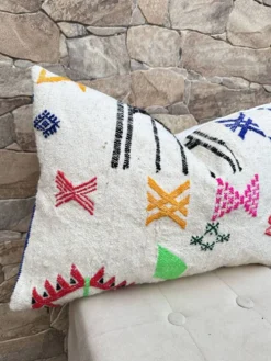 Housse de coussin artisanale marocaine en laine berbère