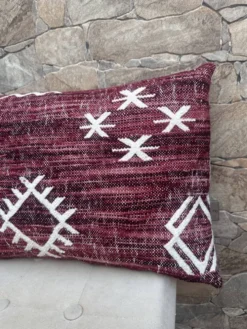Housse de coussin artisanale en laine berbère : Coussin Kilim marocain
