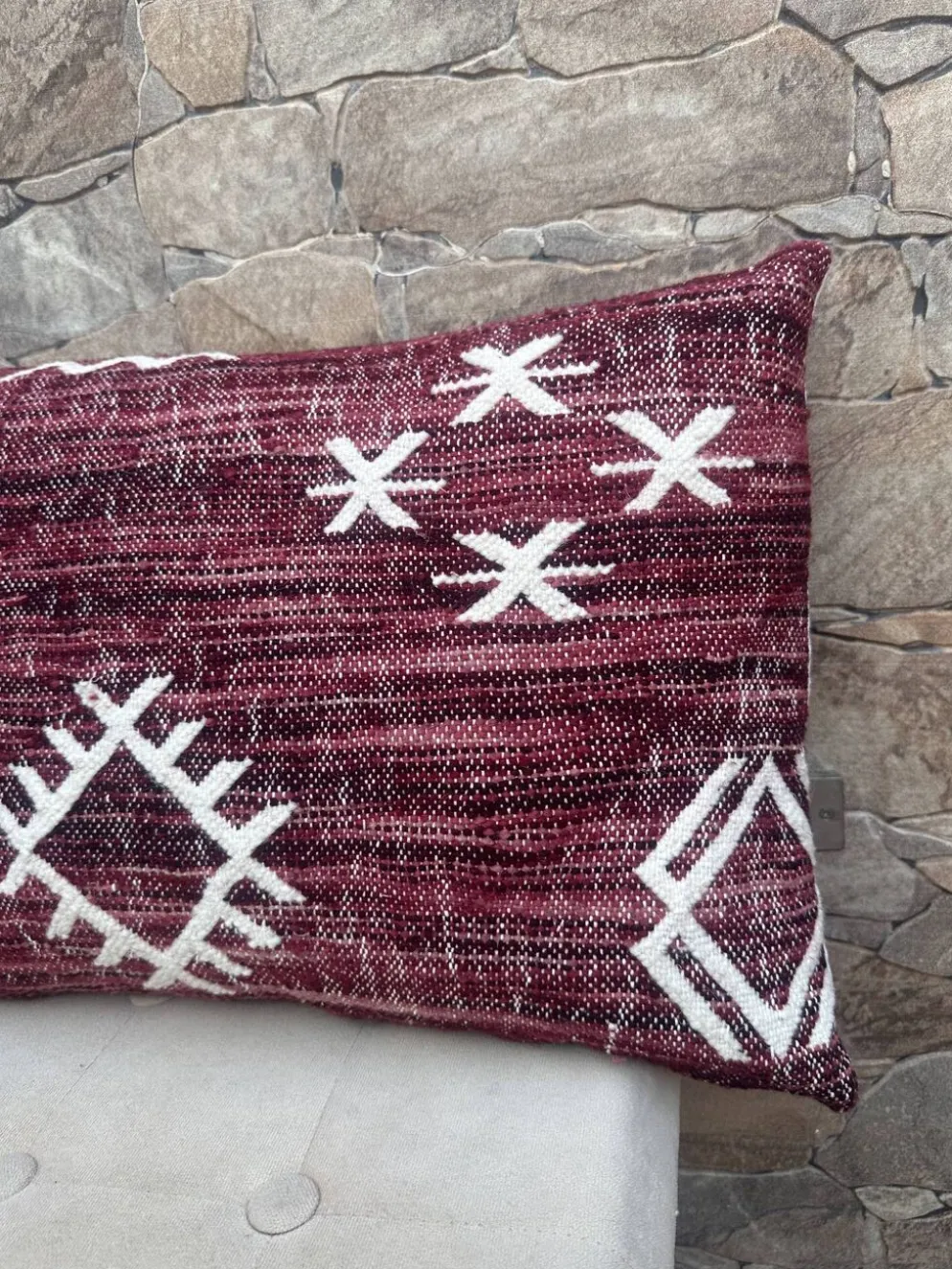 Housse de coussin artisanale en laine berbère : Coussin Kilim marocain