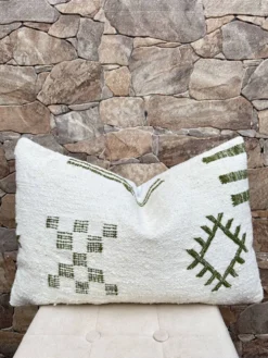 Housse de coussin artisanale en laine berbère : Coussin Kilim marocain