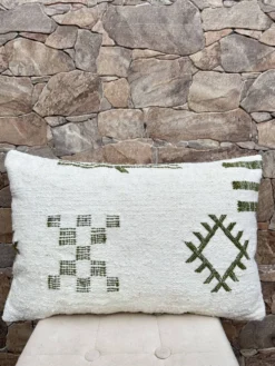 Housse de coussin artisanale en laine berbère : Coussin Kilim marocain
