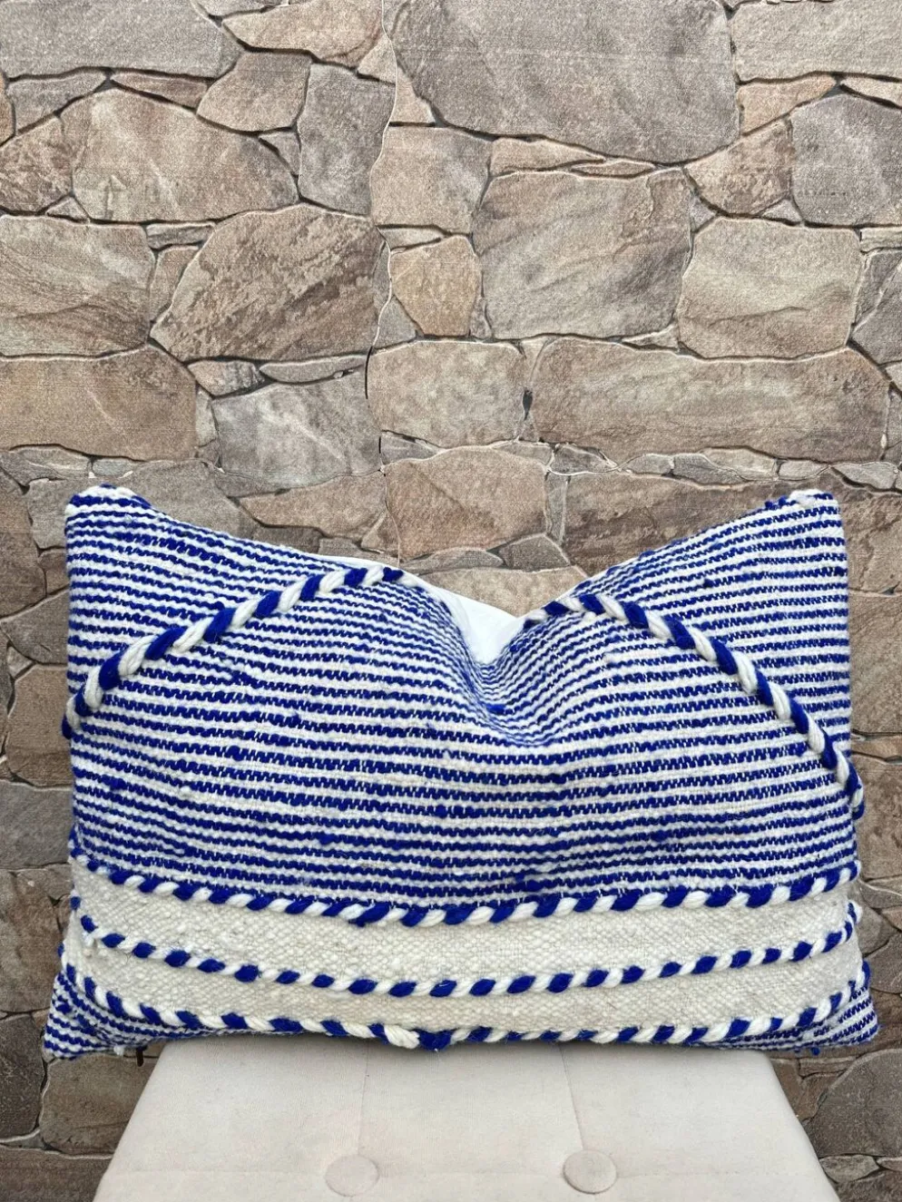 Housse de coussin artisanale en laine berbère : Coussin Kilim marocain