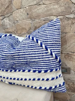 Housse de coussin artisanale en laine berbère : Coussin Kilim marocain
