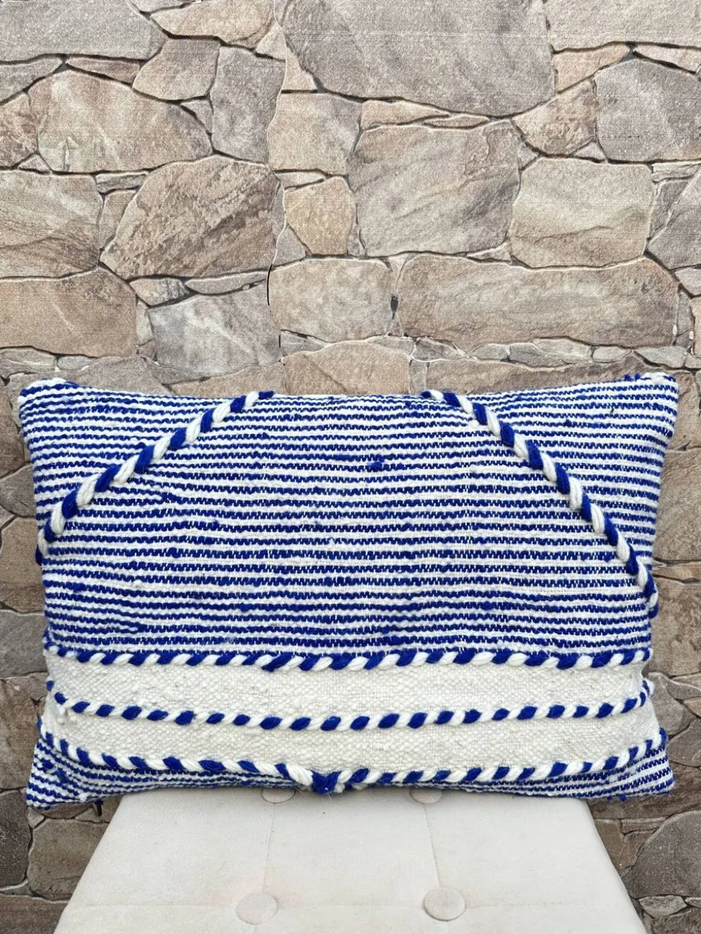 Housse de coussin artisanale en laine berbère : Coussin Kilim marocain