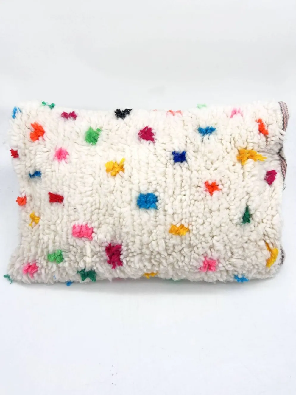 Housse de coussin berbère marocain beni Ouarain à pois colorés 60x40cm