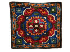 Housse de coussin brodée main en laine, motif géométrique tribal 40 x 40