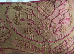 Housse de coussin décorative en brocart avec des motifs ottomans turcs du 16ème siècle.
