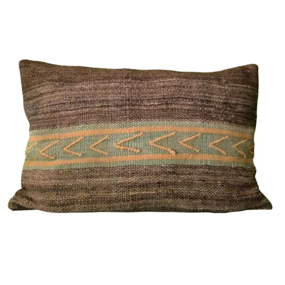 Housse de coussin en couverture berbère ancienne