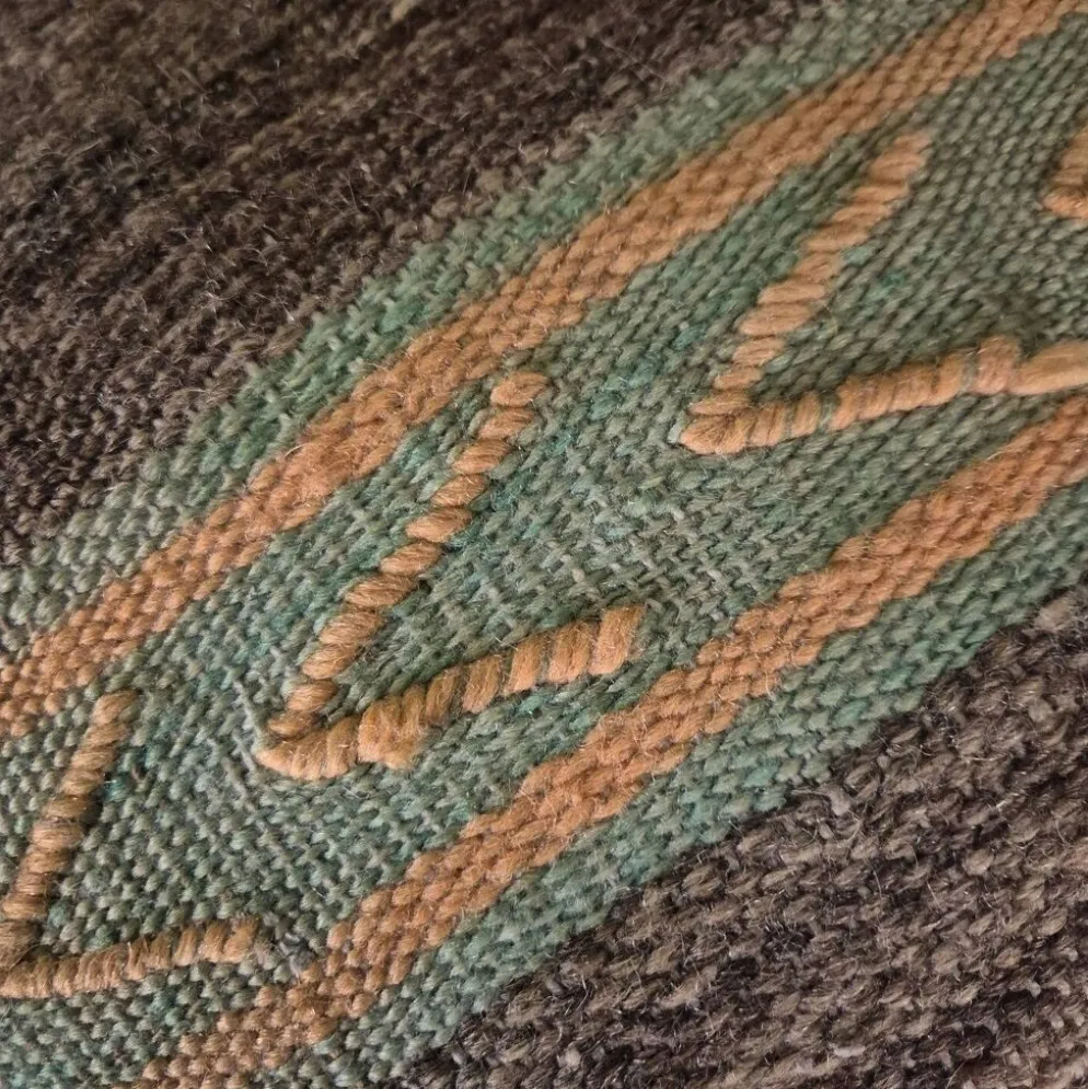 Housse de coussin en couverture berbère ancienne