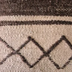 Housse de coussin en kilim berbère ancien
