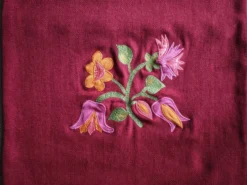 Housse de coussin en lainé 40 x 40cm - Motif floral brodé