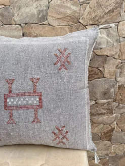 Housse de coussin en soie cactus gris : Coussin marocain tissé à la main