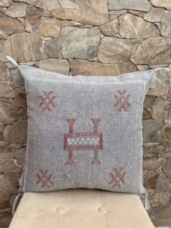Housse de coussin en soie cactus gris : Coussin marocain tissé à la main