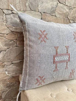 Housse de coussin en soie cactus gris : Coussin marocain tissé à la main