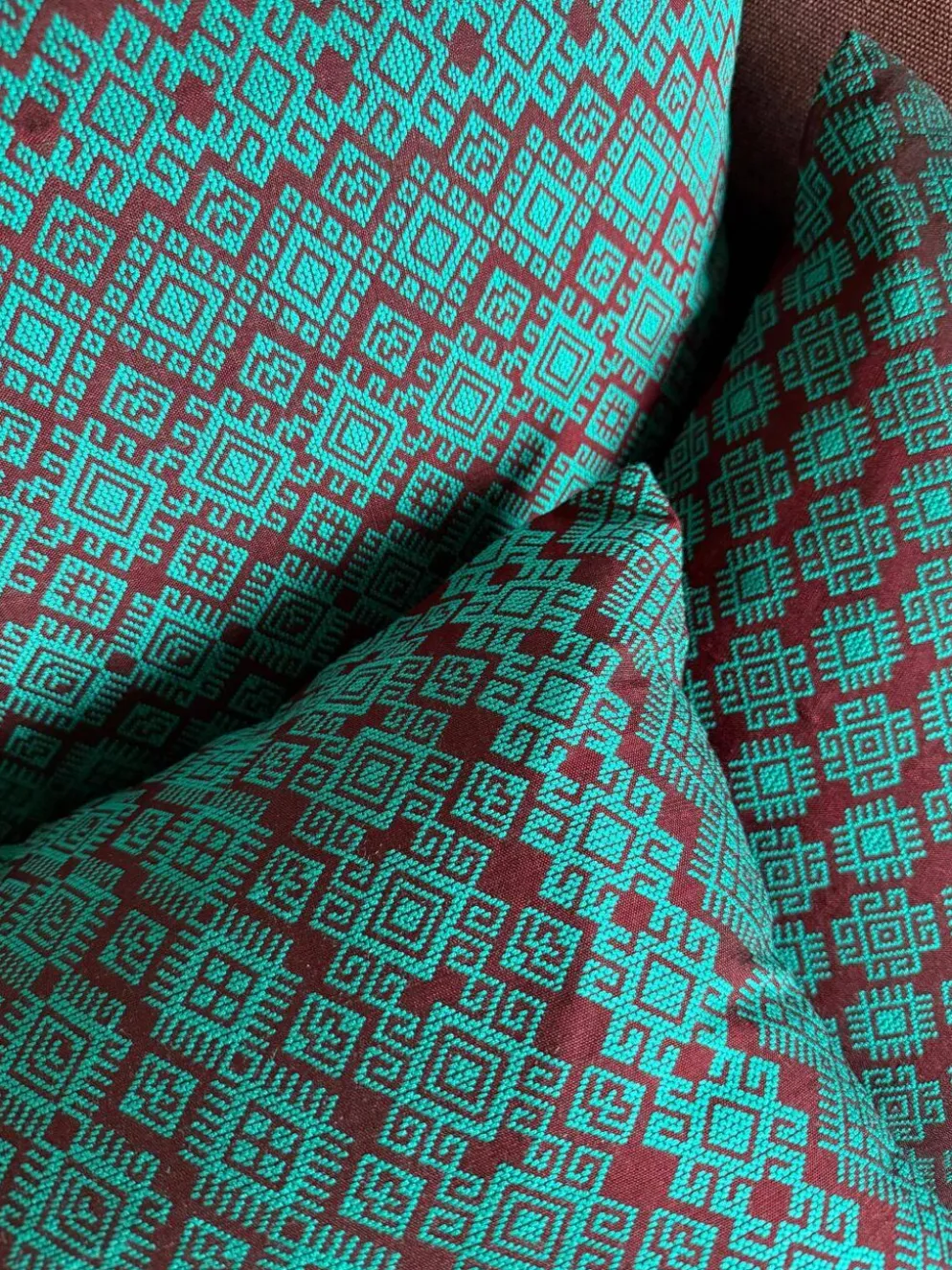 Housse de coussin Kachin bordeaux et turquoise (RIDA)