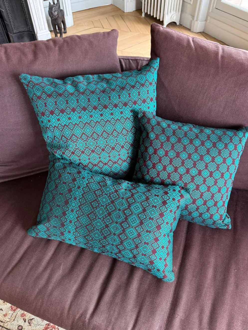 Housse de coussin Kachin bordeaux et turquoise (RIDA)
