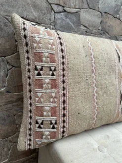 Housse de coussin Kilim berbère vintage : Coussin en laine marocaine