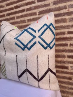Housse de coussin marocaine blanche faite à la main (45 x 45 cm)