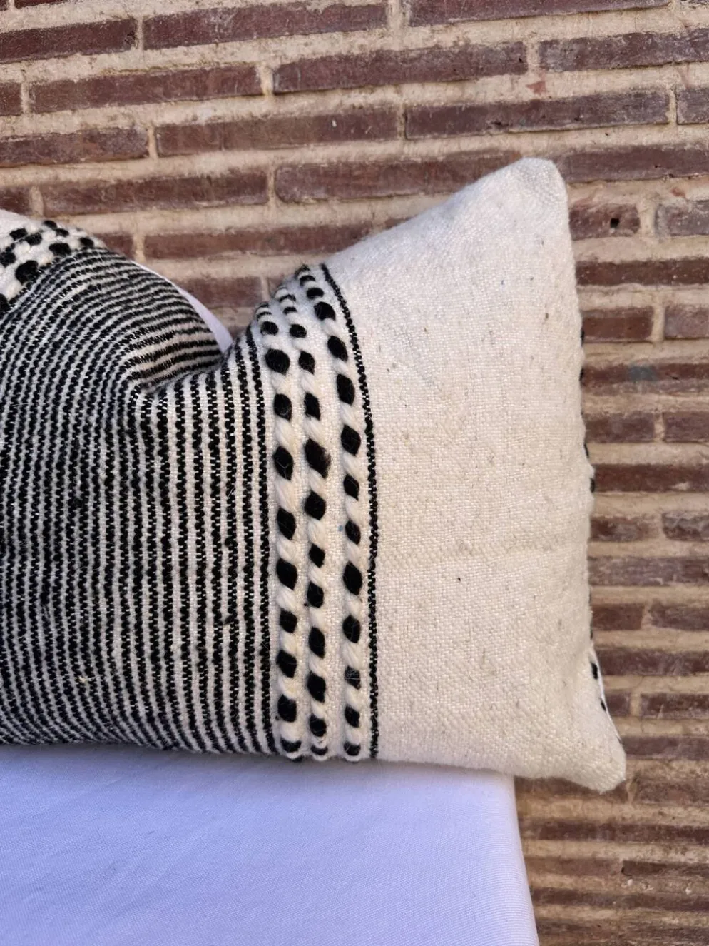 Housse de coussin rectangulaire berbère Zanfi - Fait main - 100 % laine