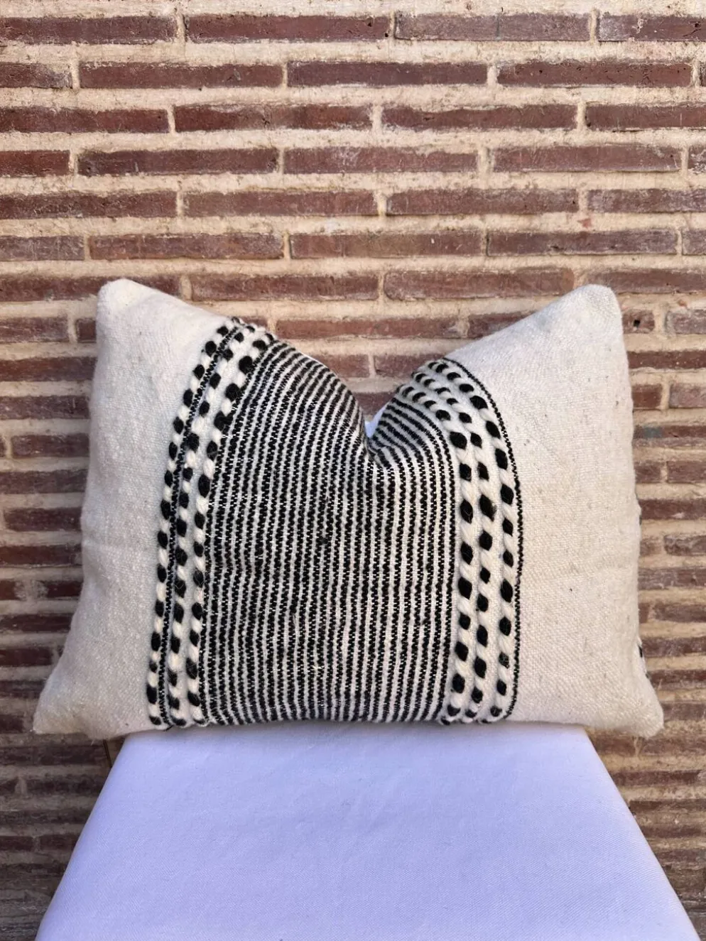 Housse de coussin rectangulaire berbère Zanfi - Fait main - 100 % laine
