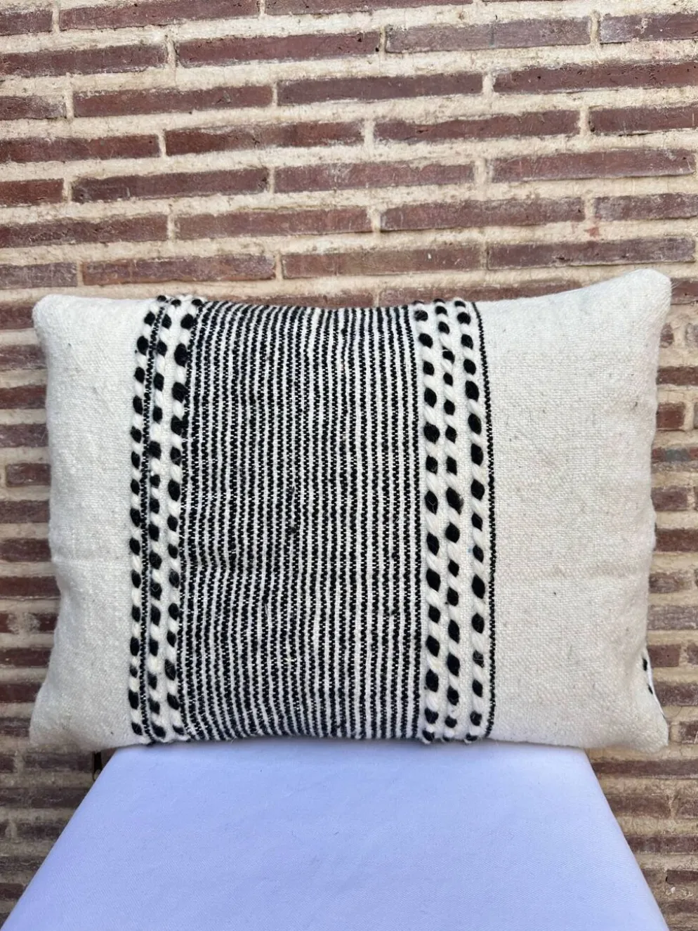 Housse de coussin rectangulaire berbère Zanfi - Fait main - 100 % laine