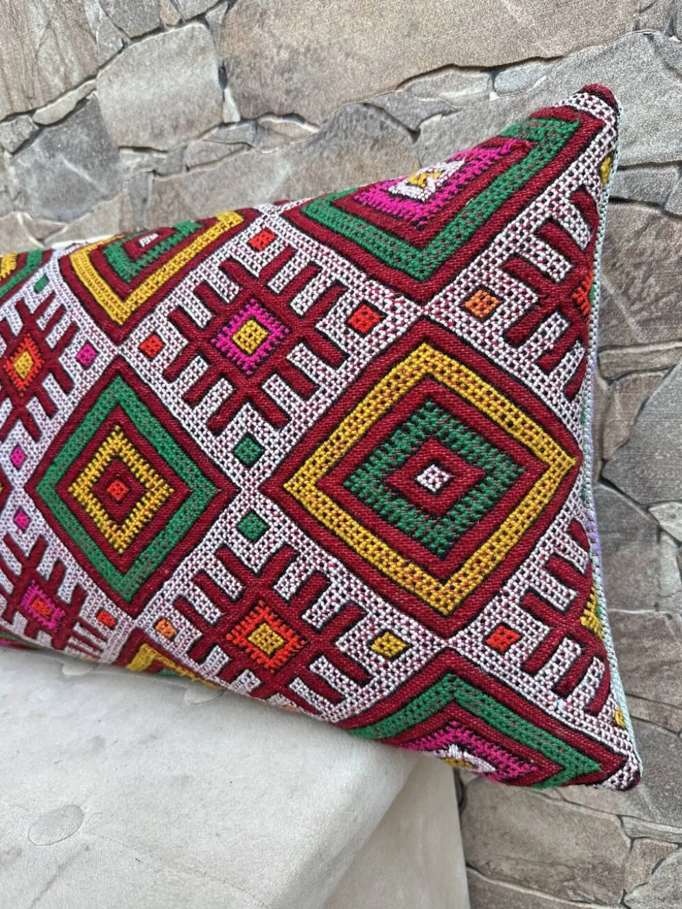 Housse de coussin vintage berbère marocaine en laine