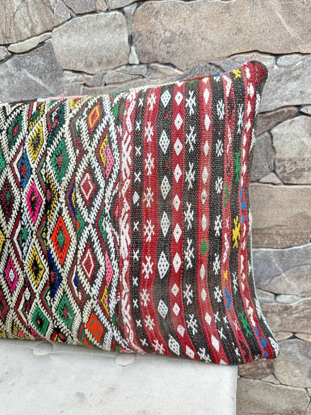Housse de coussin vintage berbère marocaine en laine
