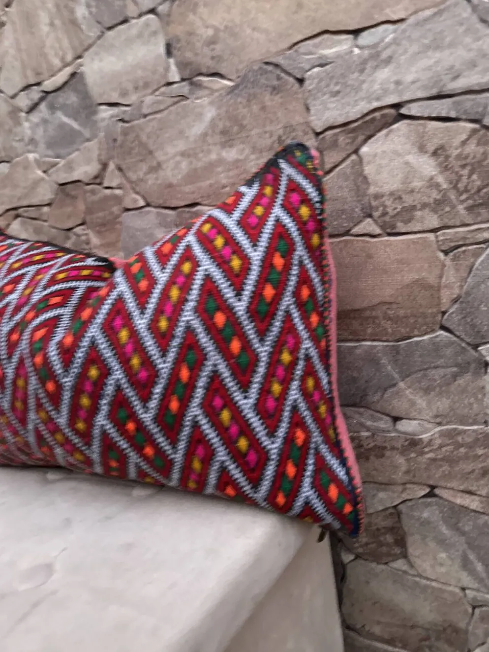 Housse de coussin vintage berbère marocaine en laine