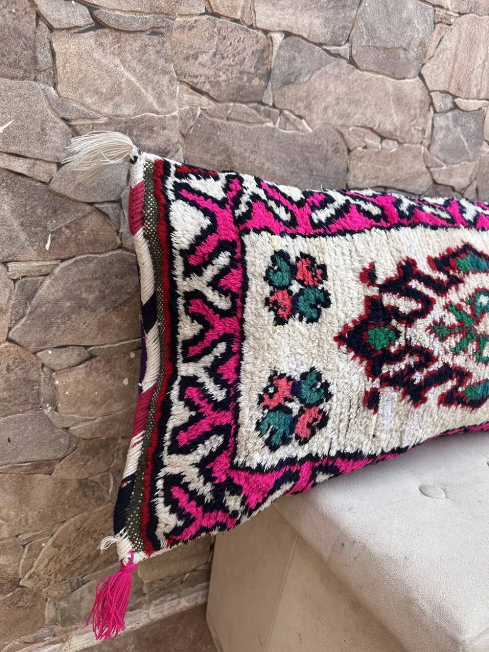 Housse de coussin vintage en laine berbère : Coussin tapis marocain 76x40cm