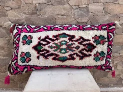Housse de coussin vintage en laine berbère : Coussin tapis marocain 76x40cm