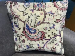 Housse de coussin vintage en tapis décoloré 50x50 cm