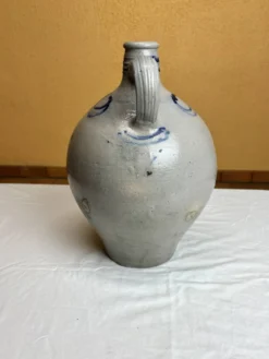 Huilier ancien en grès alsacien