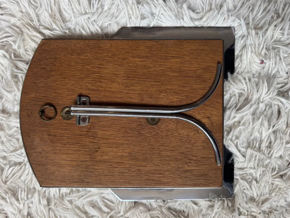 Icône chrome, Bakelite et bronze Art Déco
