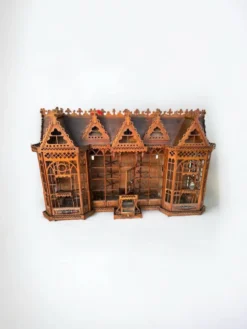 Importante cage à oiseaux - volière figurant une maison début xxème l 158 cm