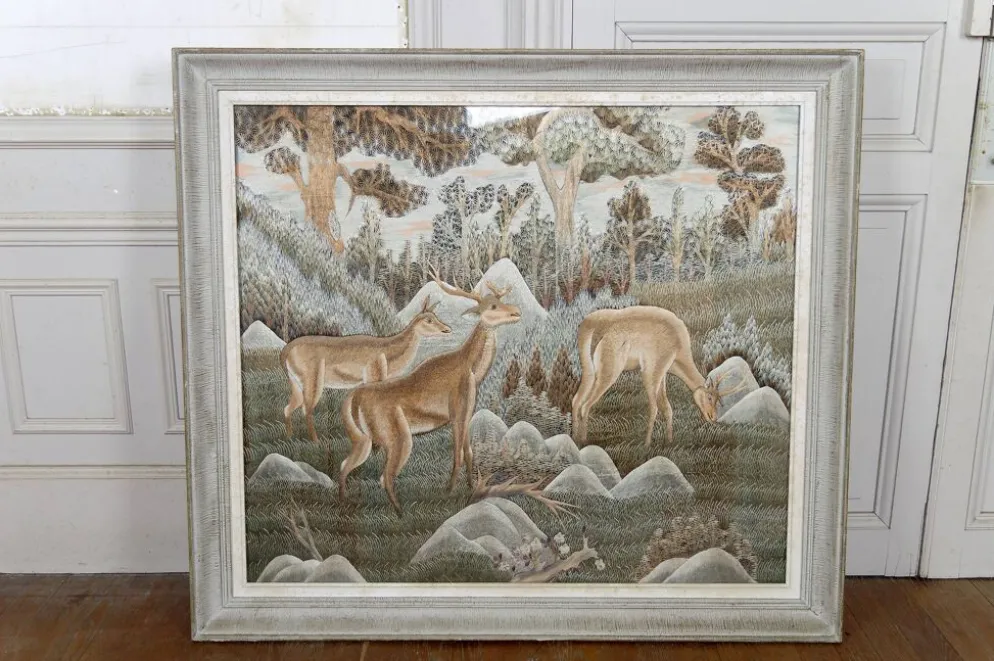Importante tenture Indochinoise brodée de Soie, Cerfs en forêt, vers 1940