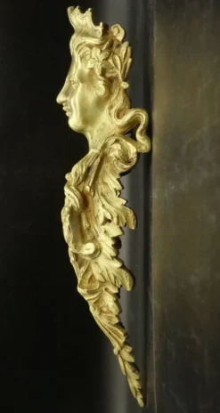 Imposante paire d'ornements aux espagnolettes style Régence - bronze doré