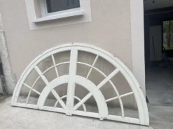 Imposte en bois et verre