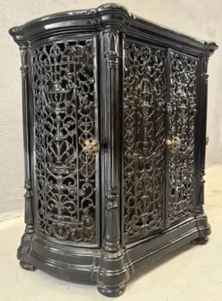 Insert de cheminée décoratif antique en fonte ornée noire style français des années 1900