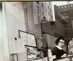 Instantané urbain – Une scène authentique de New York figée en 1959