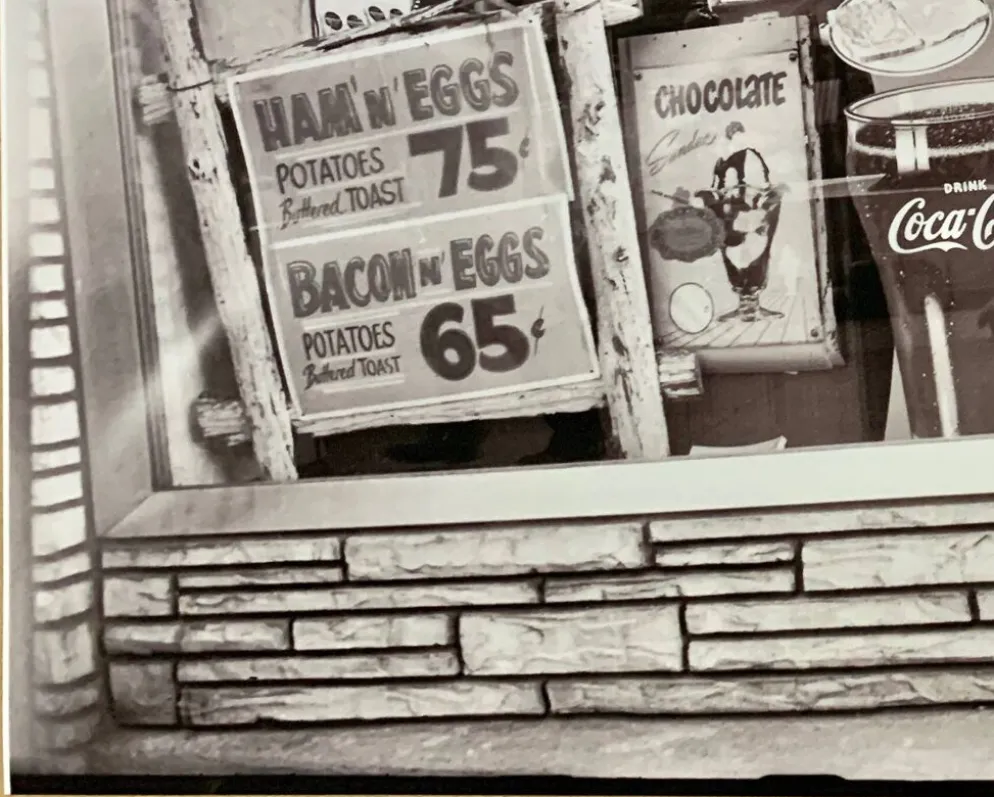 Instantané urbain – Une scène authentique de New York figée en 1959