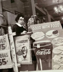 Instantané urbain – Une scène authentique de New York figée en 1959
