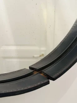 Jacques Adnet paire de miroirs circulaires cuir et laiton