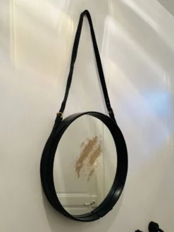Jacques Adnet paire de miroirs circulaires cuir et laiton