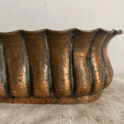 Jardinière Egidio Casagrande en cuivre repoussé , Italy