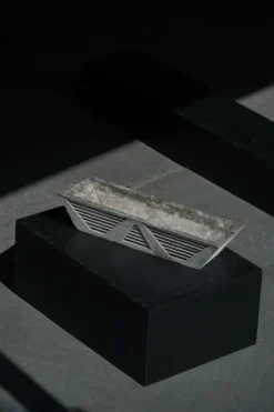Jardinière rectangulaire en béton moulé, art déco français, années 1940